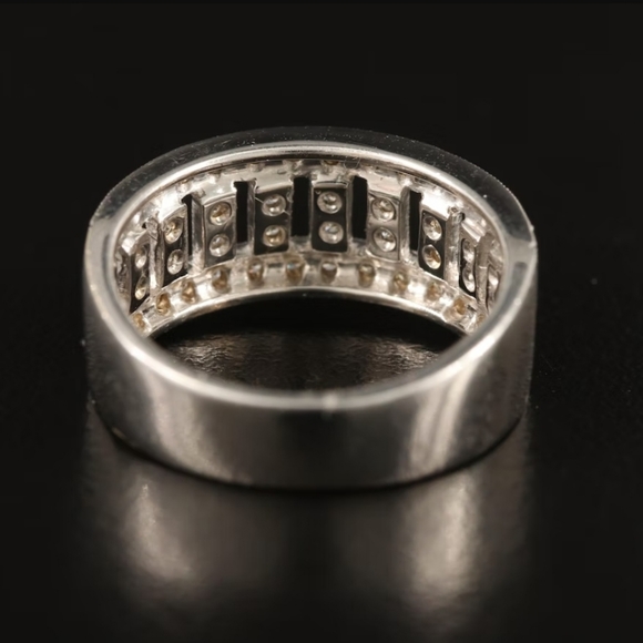 18k Diamond Ring - Picture 4 of 8